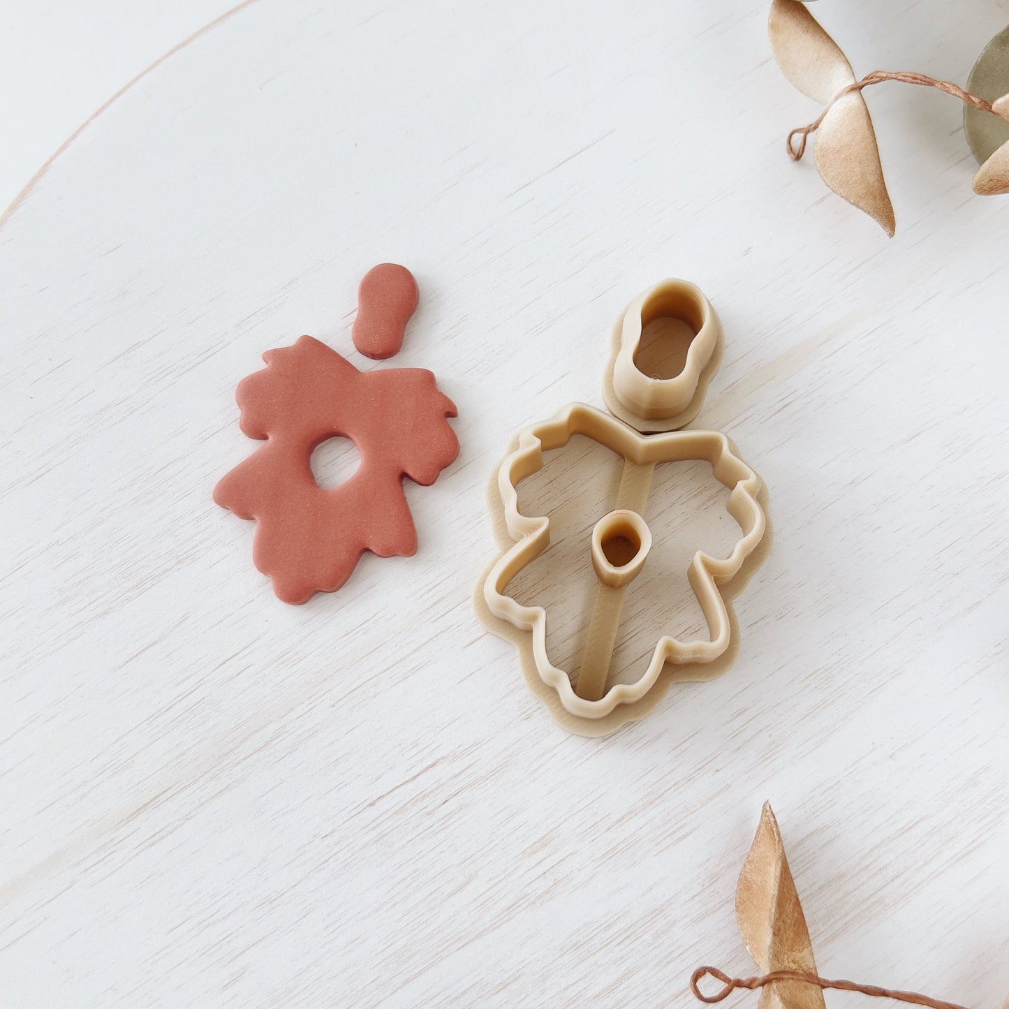 Abstract clay cutter ZE4