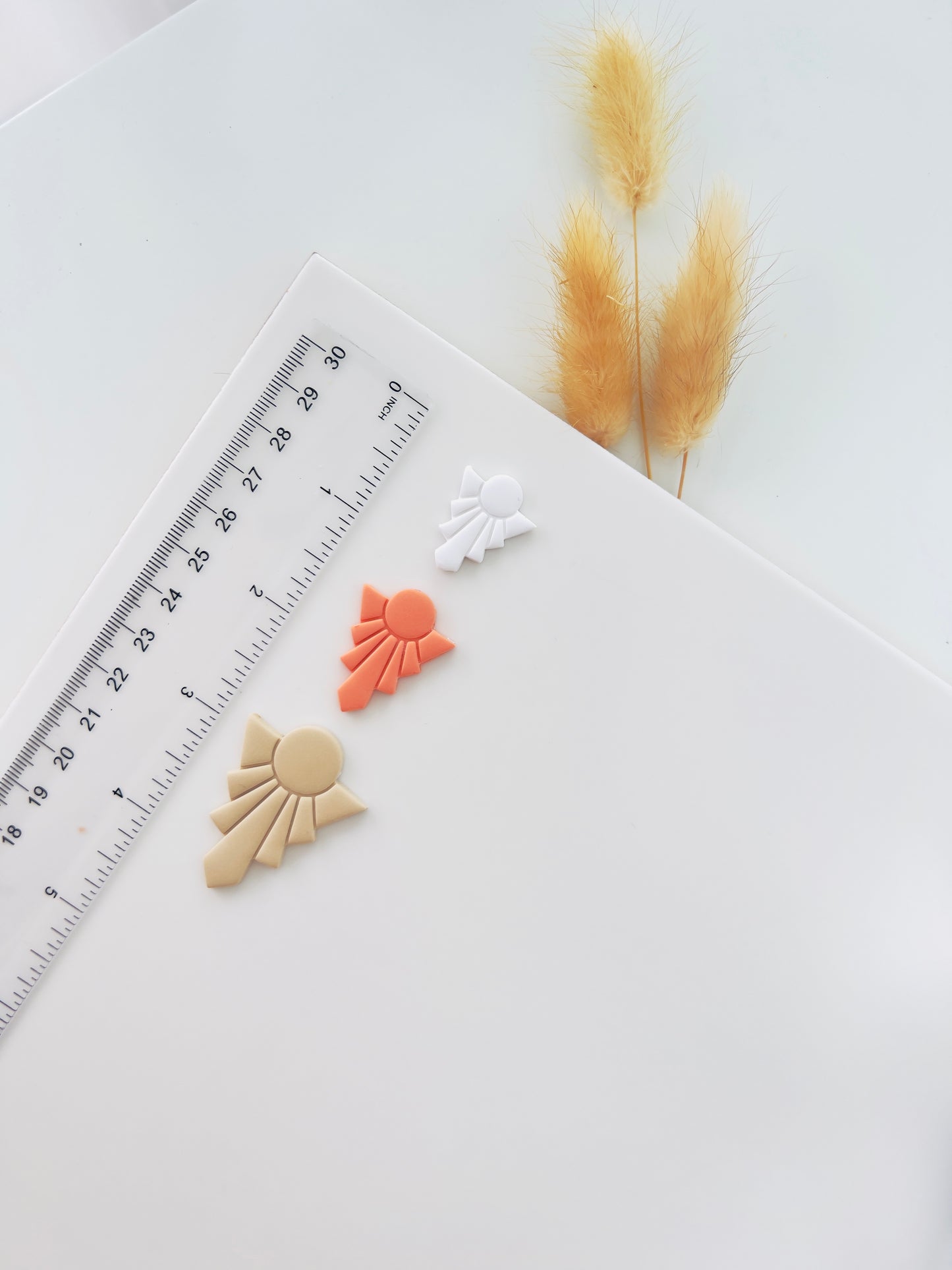 Embossed art deco clay cutter C17