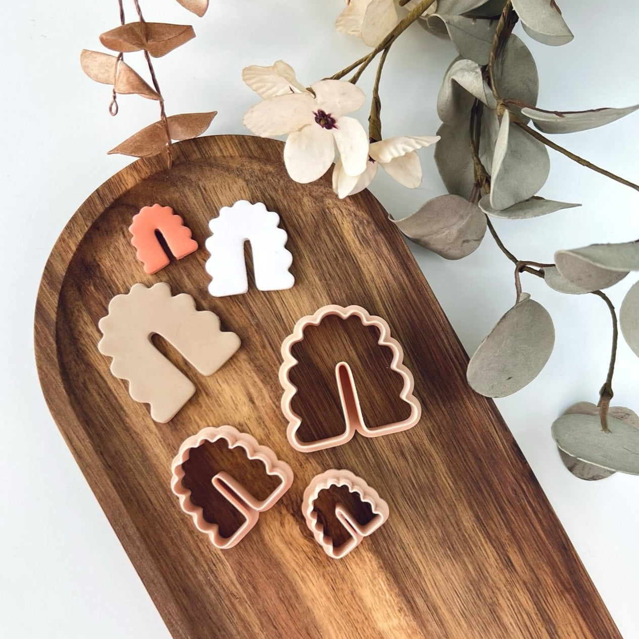 Organic shape arch clay cutter F1