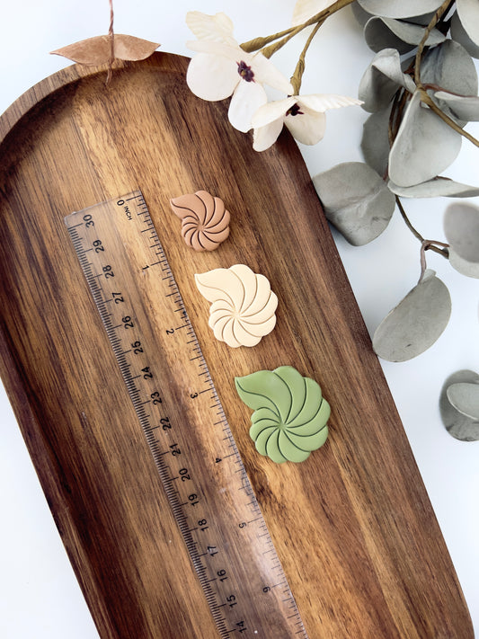 Seashell embossed clay cutter G17