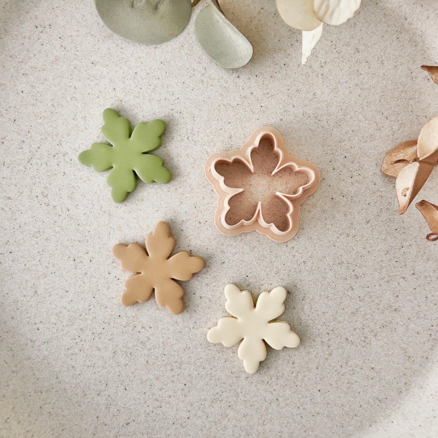 Flower clay cutter