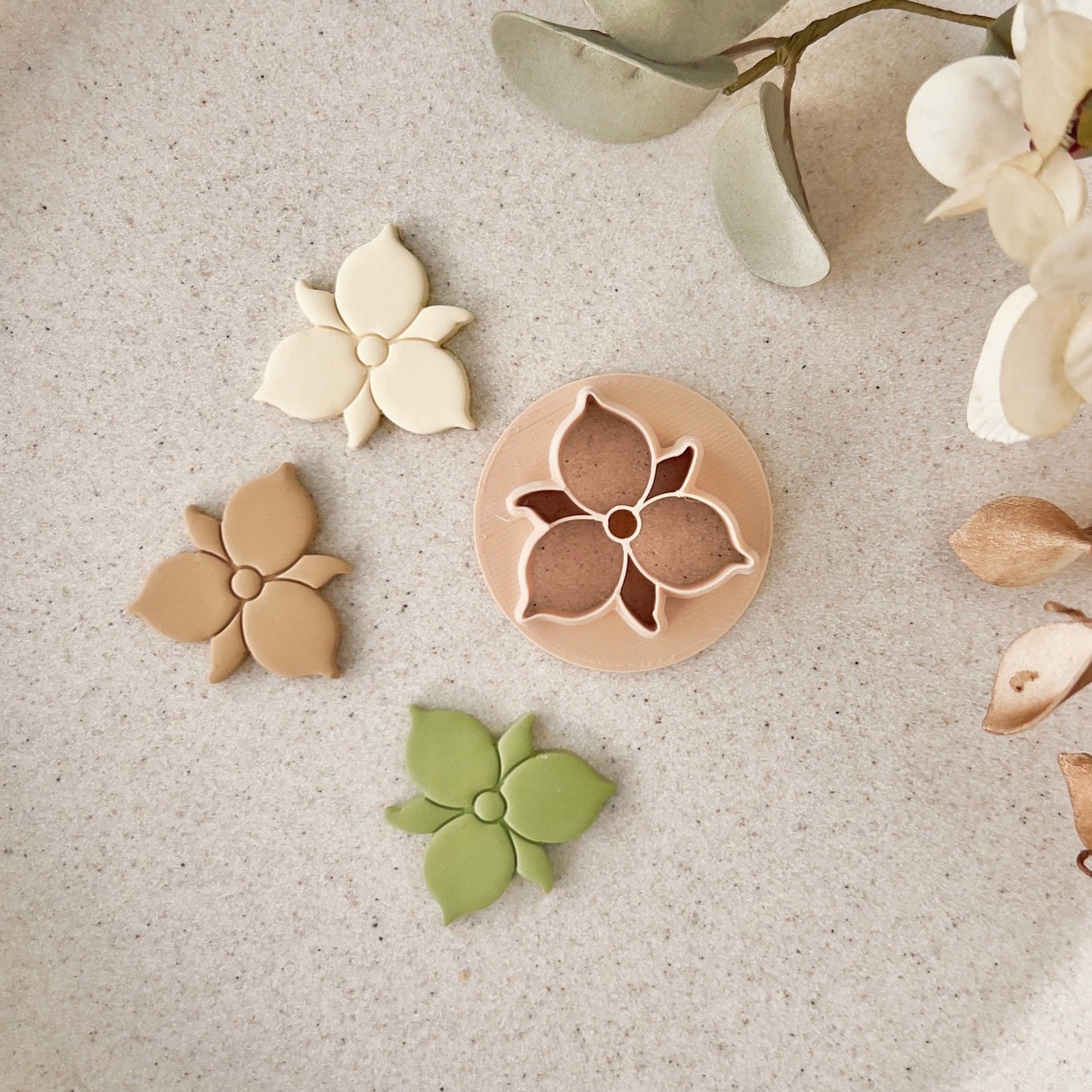 Flower clay cutter